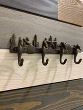 Load image into Gallery viewer, Cast Iron Seahorse hook, Cast Iron 4 Coat Hook, Towel Hook, Bathroom Wall Hanger, Outdoor Space Saver, Storage System, Wall Hanging Hooks
